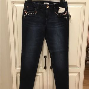 Kenzie Skinny Jeans With Embezzlement Size 30 NWT